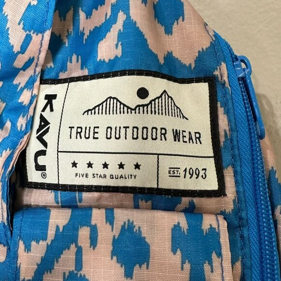 KAVU Sling Rope Bag Blue Zip Pockets Daypack Travel Backpack Aztec H20 Resistent - Picture 2 of 11